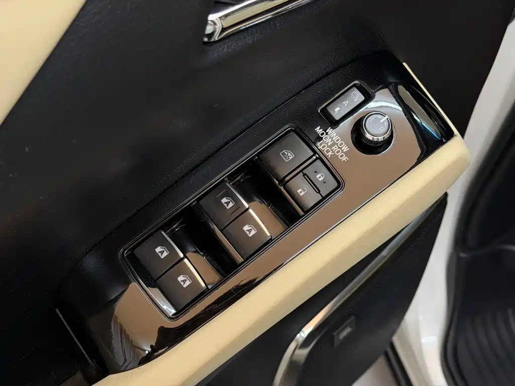 Toyota Alphard — фото 5