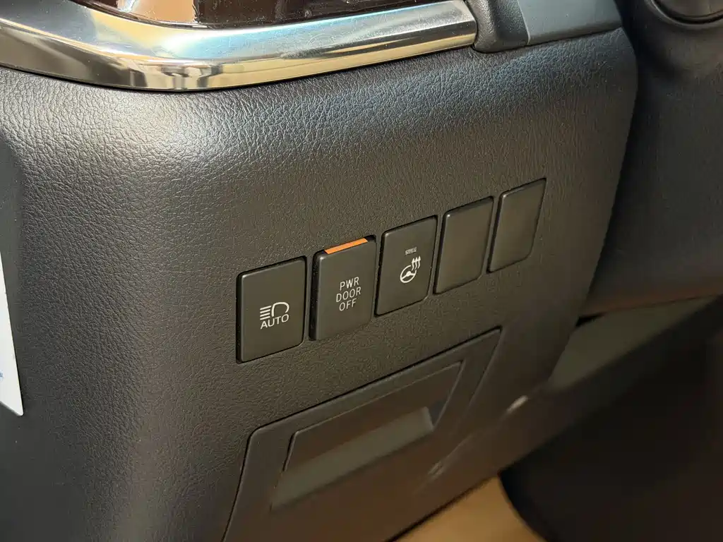 Toyota Alphard — фото 6
