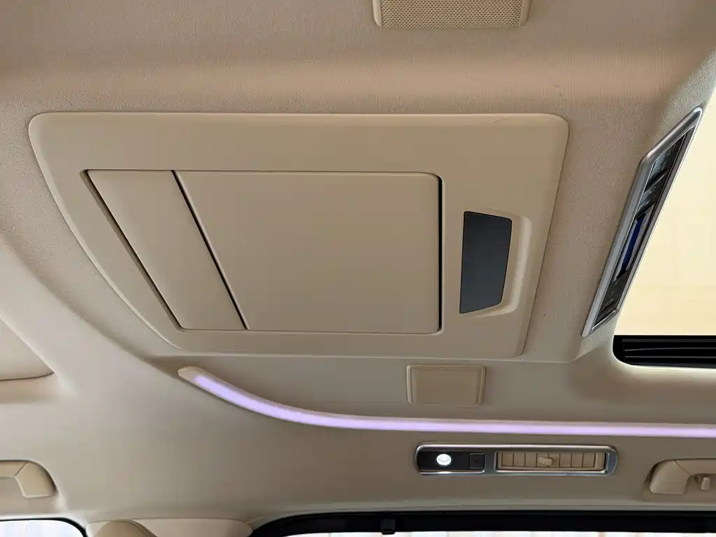 Toyota Alphard — фото 8