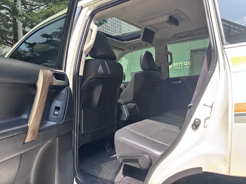 Toyota Prado — фото 11