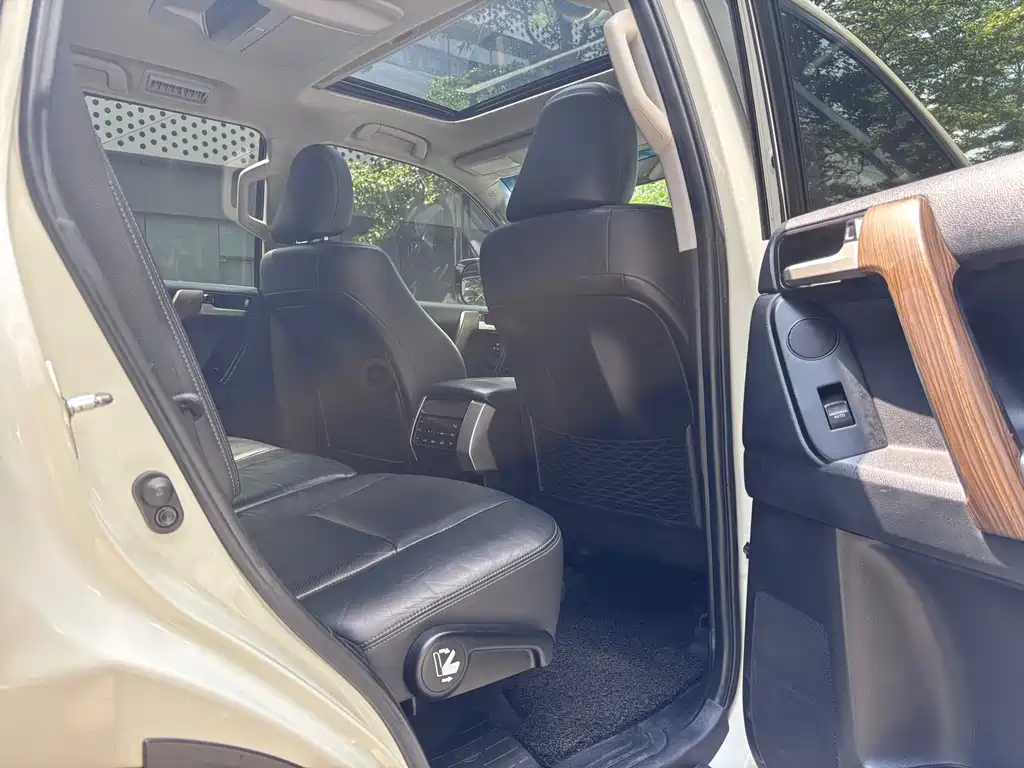 Toyota Prado — фото 15
