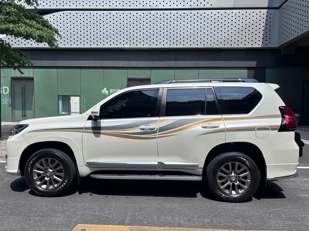 Toyota Prado — фото 4