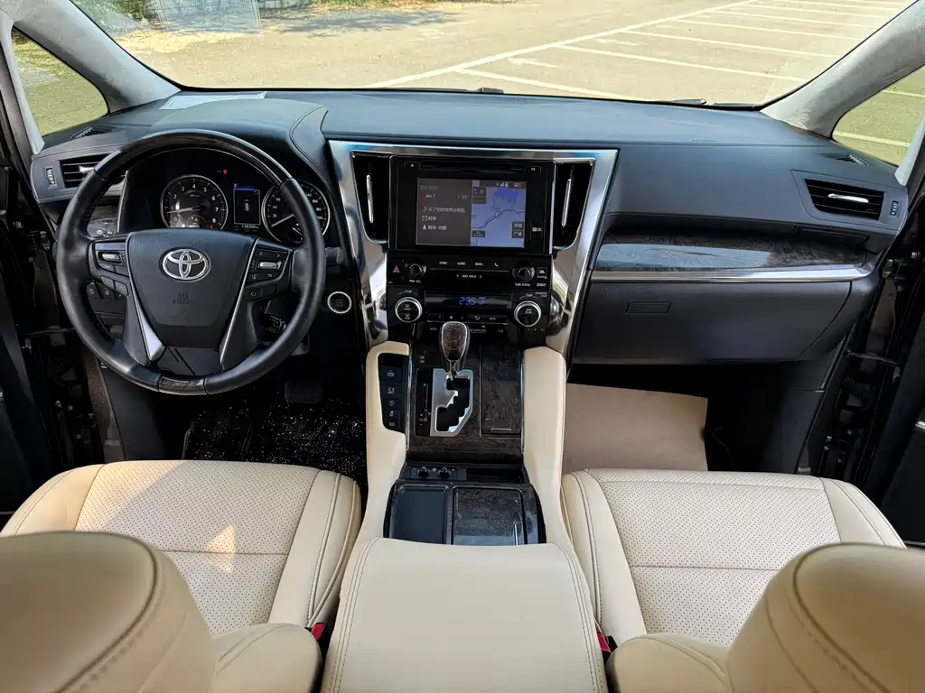 Toyota Alphard — фото 15