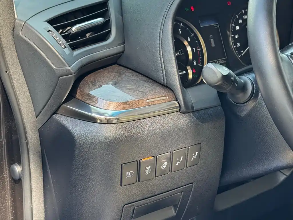 Toyota Alphard — фото 23