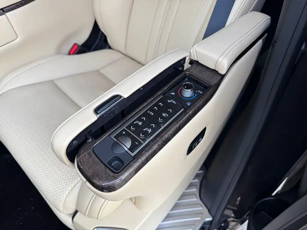 Toyota Alphard — фото 24