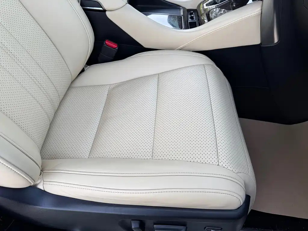 Toyota Alphard — фото 26