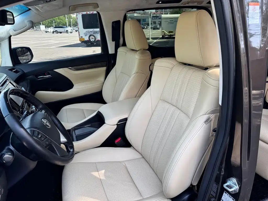 Toyota Alphard — фото 32
