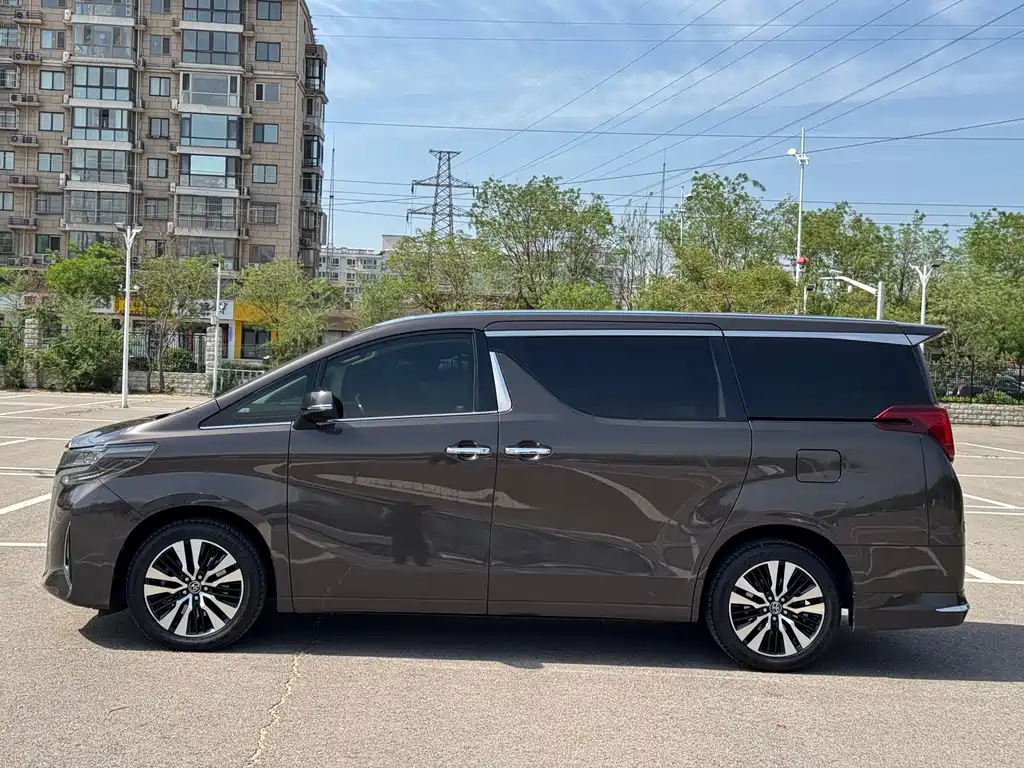 Toyota Alphard — фото 7