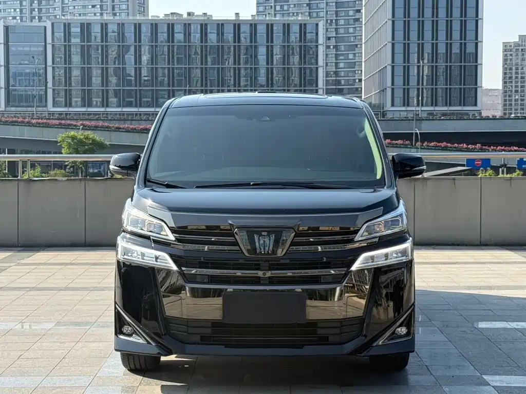 Toyota Vellfire — фото 2