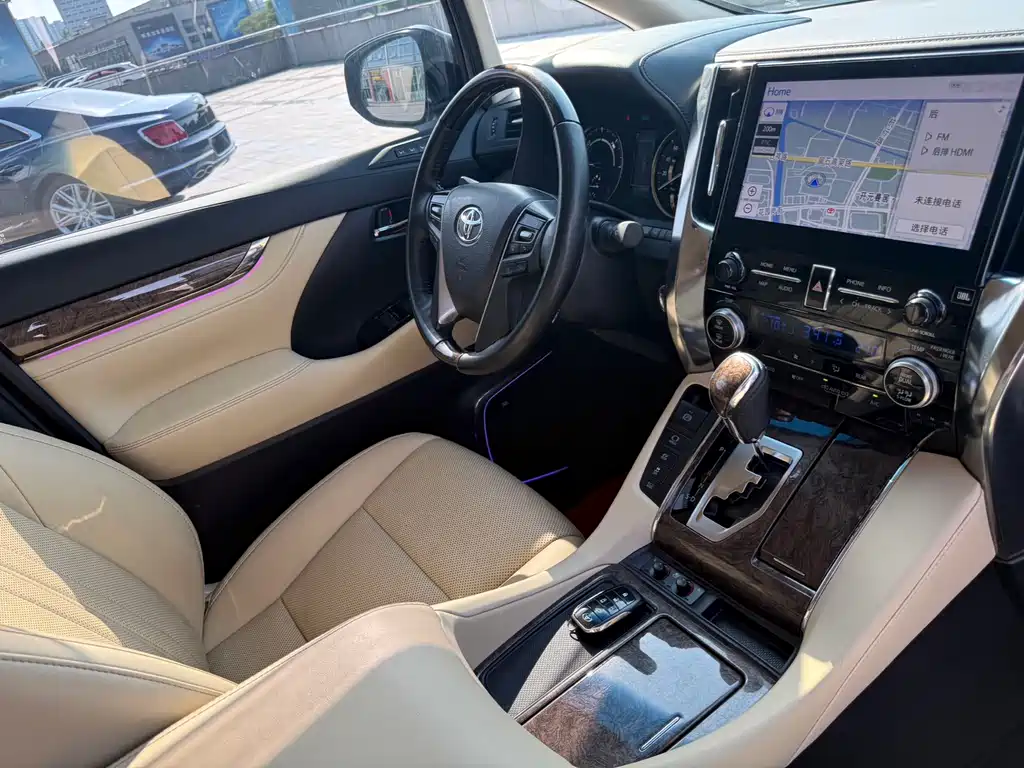 Toyota Vellfire — фото 13