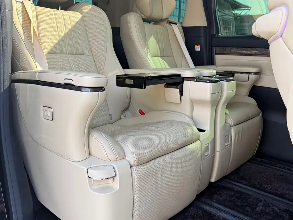 Toyota Vellfire — фото 14