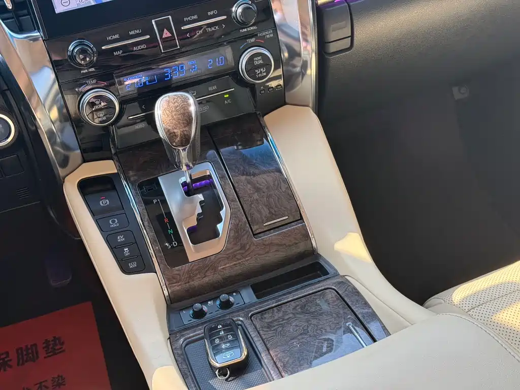 Toyota Vellfire — фото 8