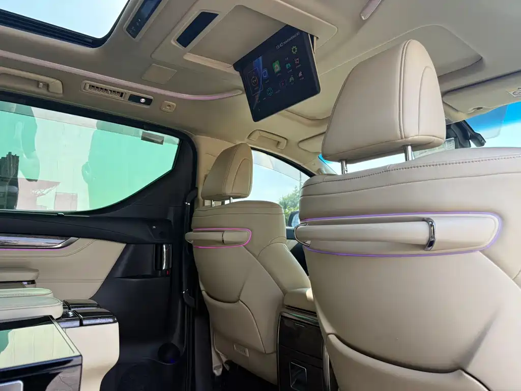 Toyota Vellfire — фото 9