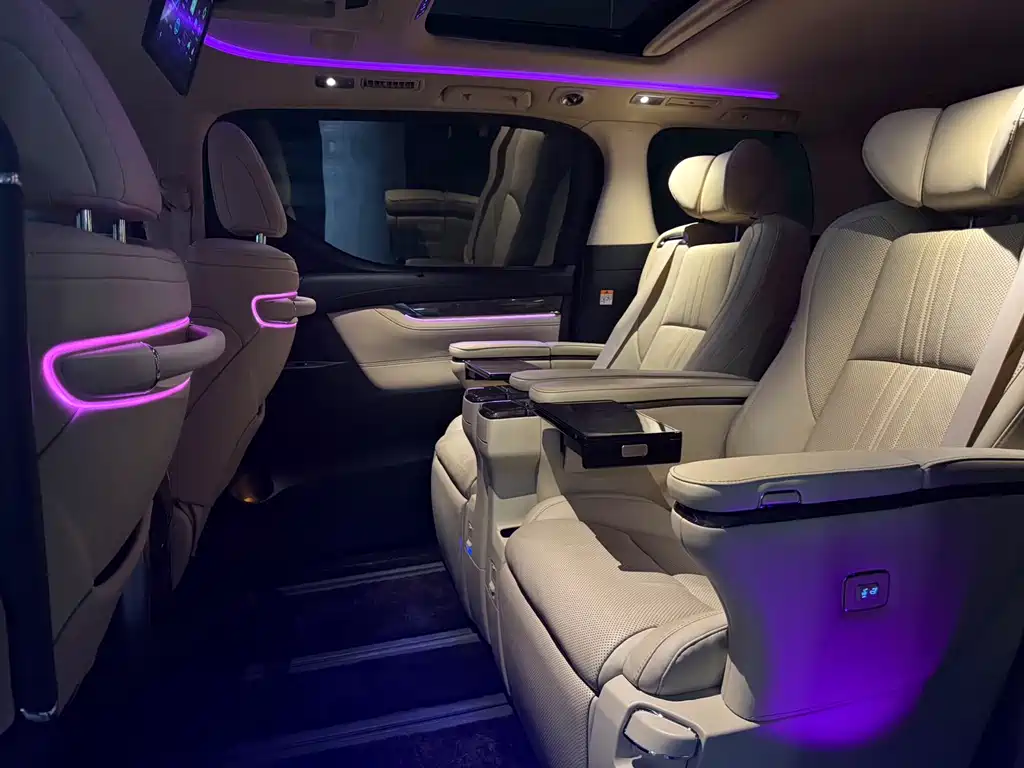 Toyota Vellfire — фото 10