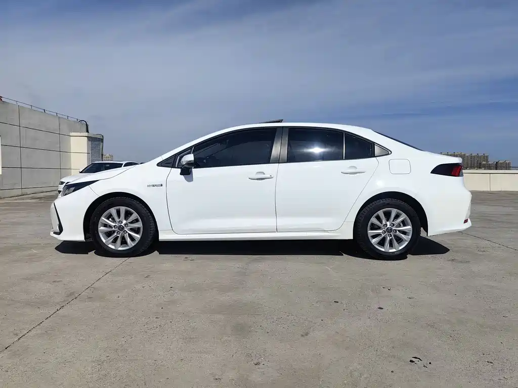 Toyota Corolla — фото 5
