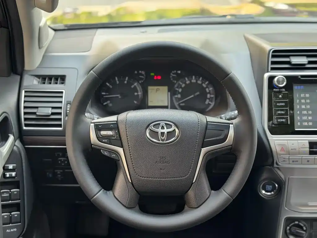 Toyota Prado — фото 3