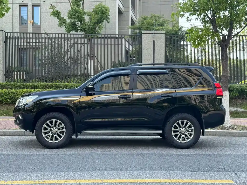 Toyota Prado — фото 9