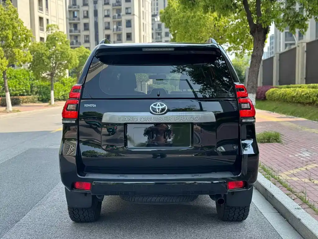 Toyota Prado — фото 10
