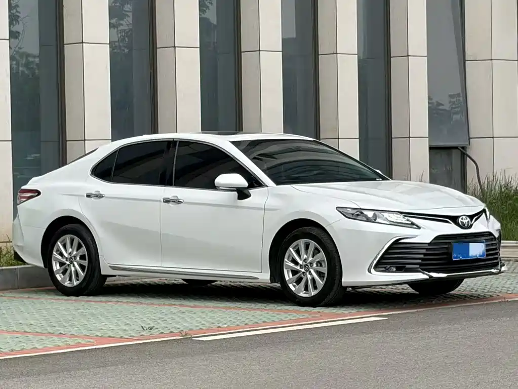 Toyota Camry — фото 3