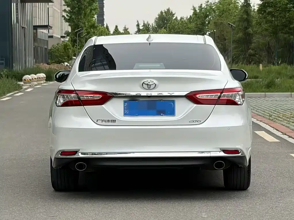 Toyota Camry — фото 5
