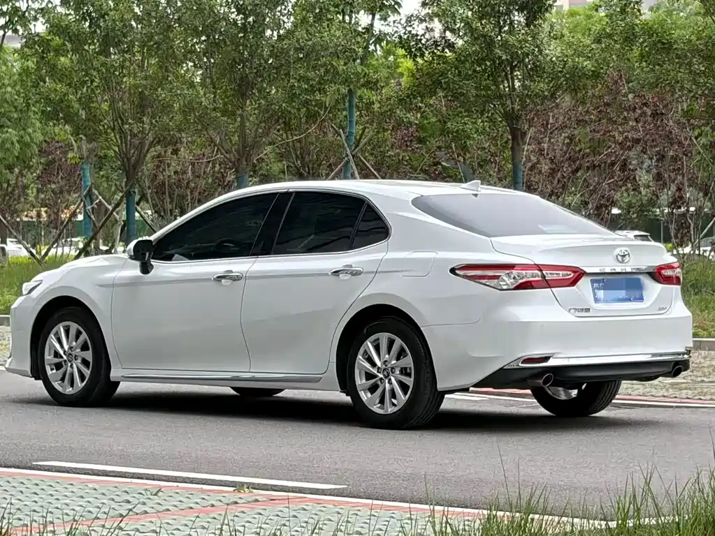 Toyota Camry — фото 6