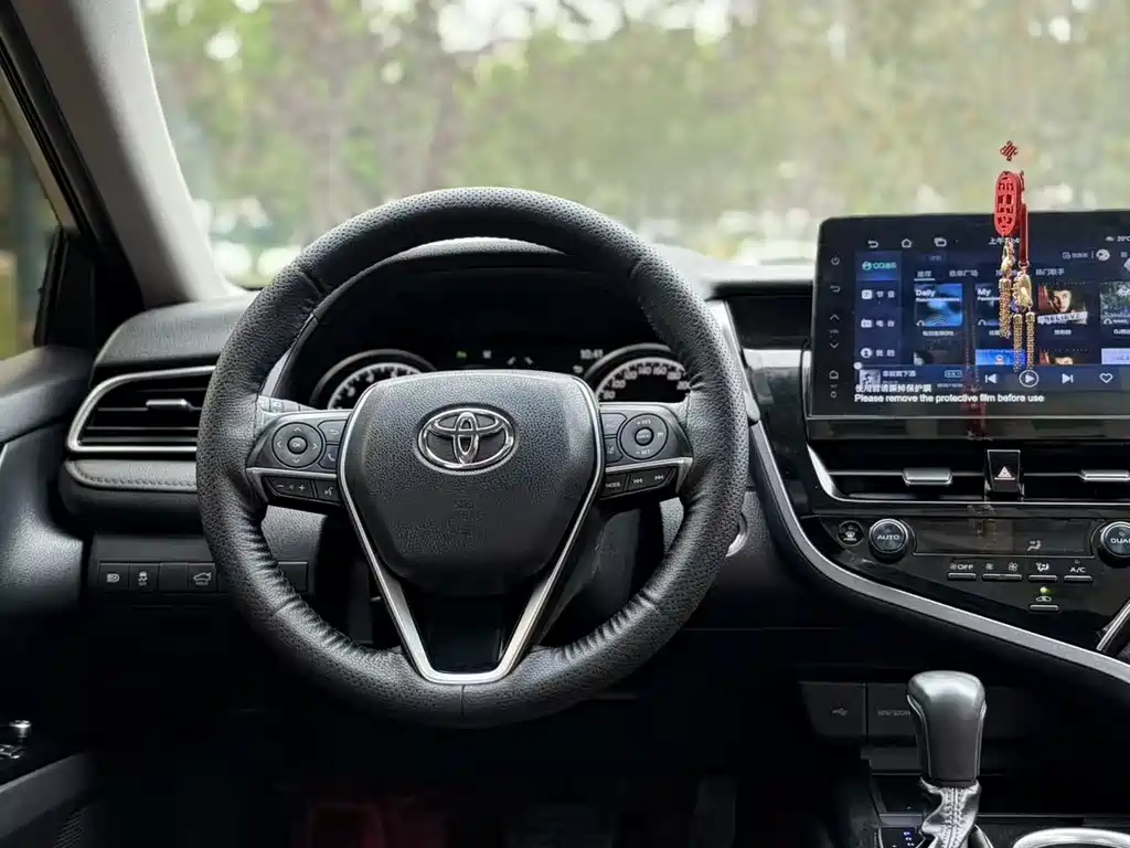 Toyota Camry — фото 8
