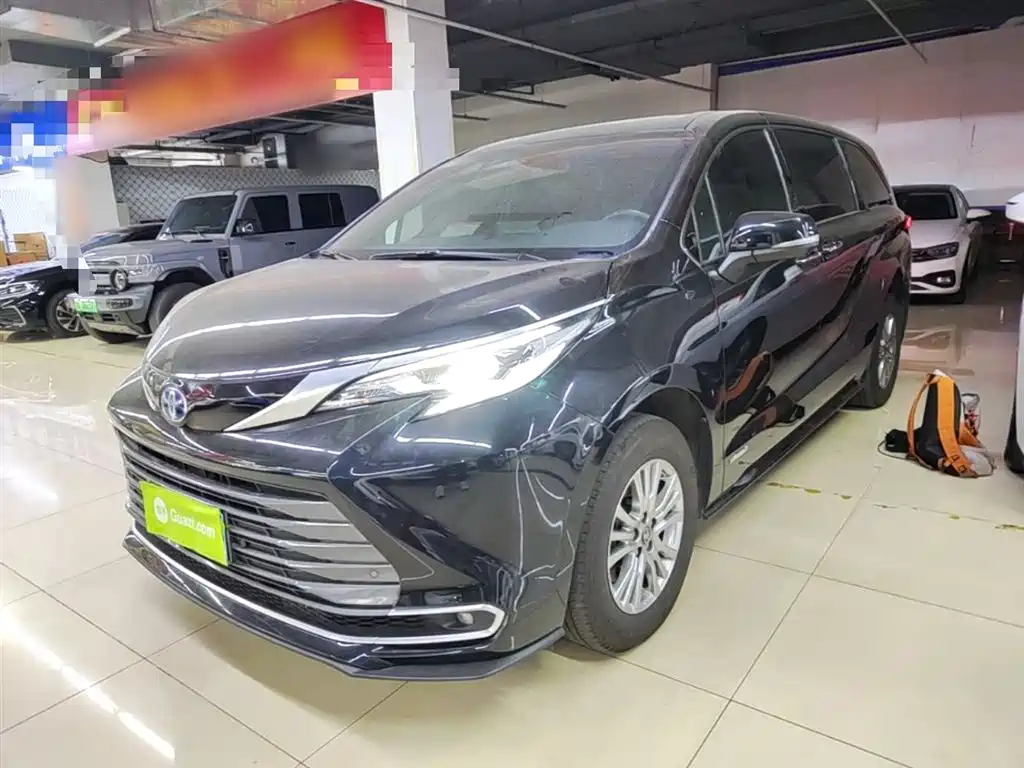 Toyota Sienna — фото 2