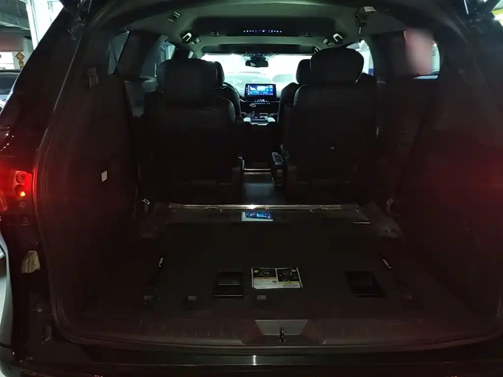 Toyota Sienna — фото 19