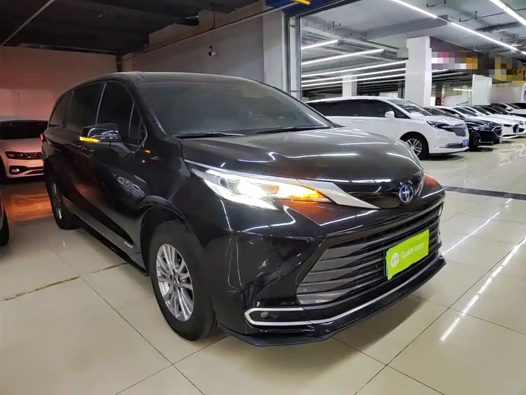 Toyota Sienna — фото 4