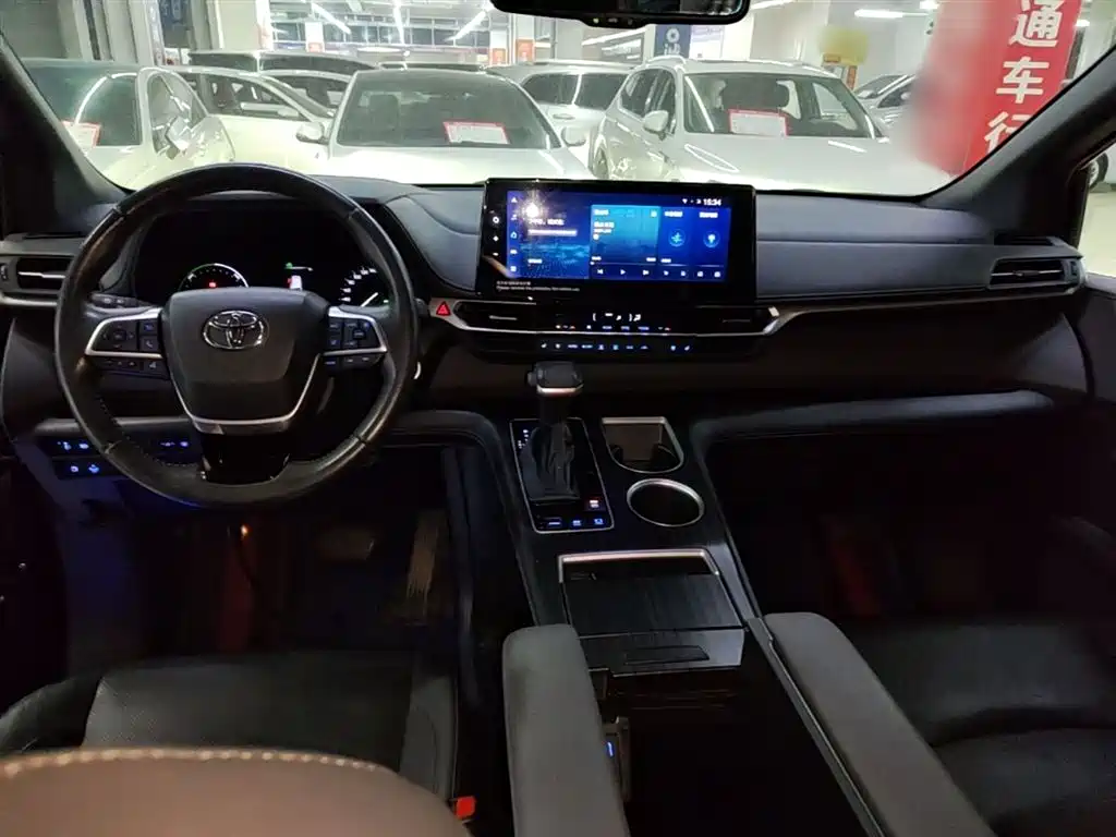 Toyota Sienna — фото 10