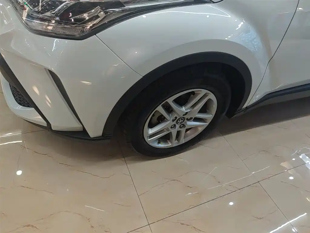 Toyota C-HR — фото 23