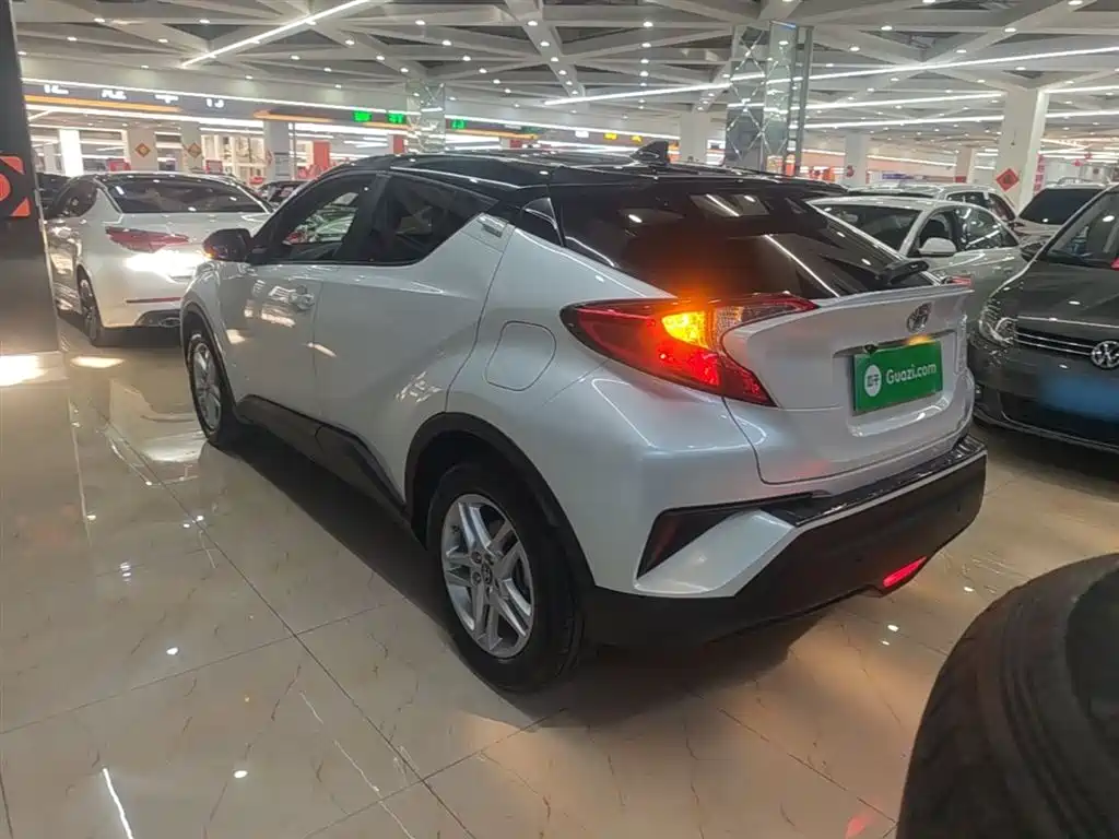 Toyota C-HR — фото 5