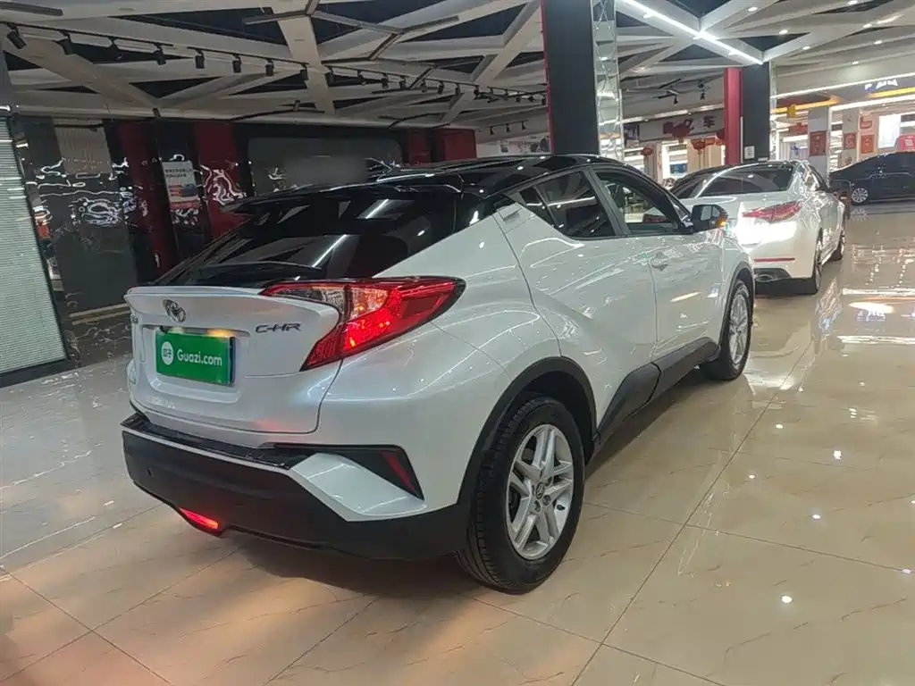 Toyota C-HR — фото 7
