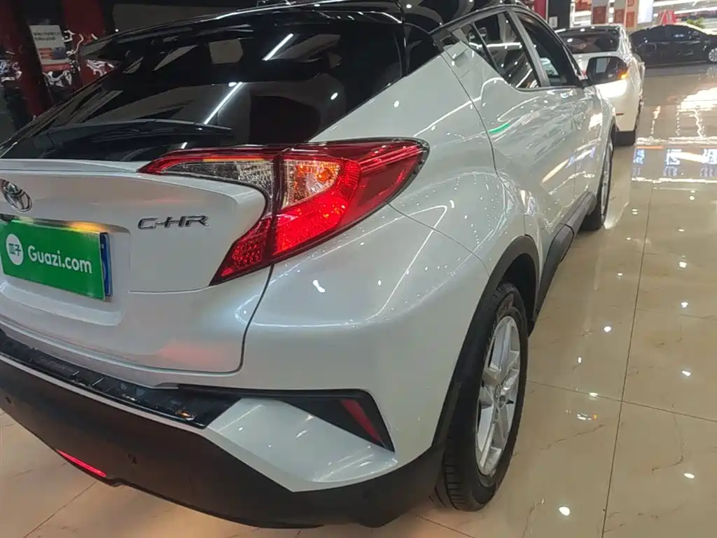 Toyota C-HR — фото 8