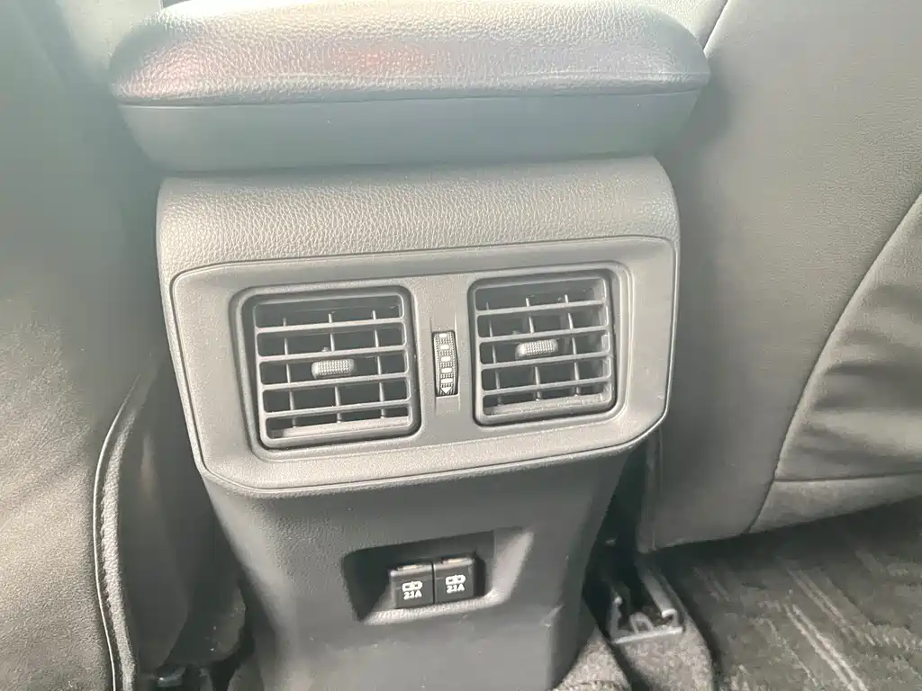 Toyota RAV4 — фото 15
