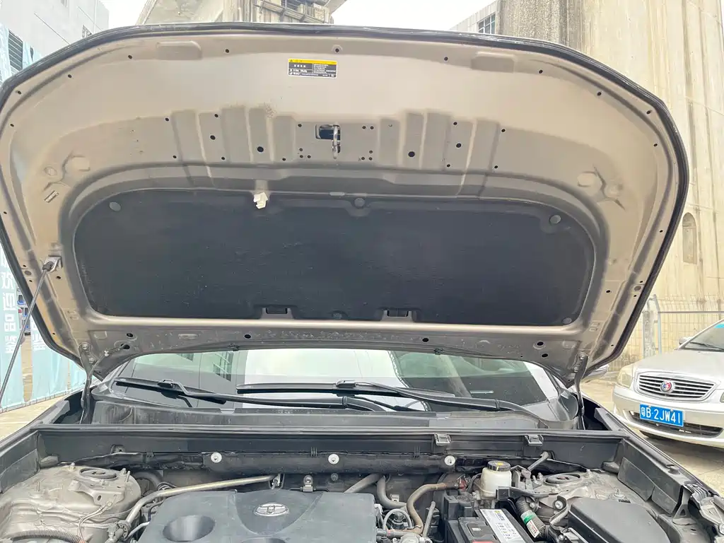 Toyota RAV4 — фото 18
