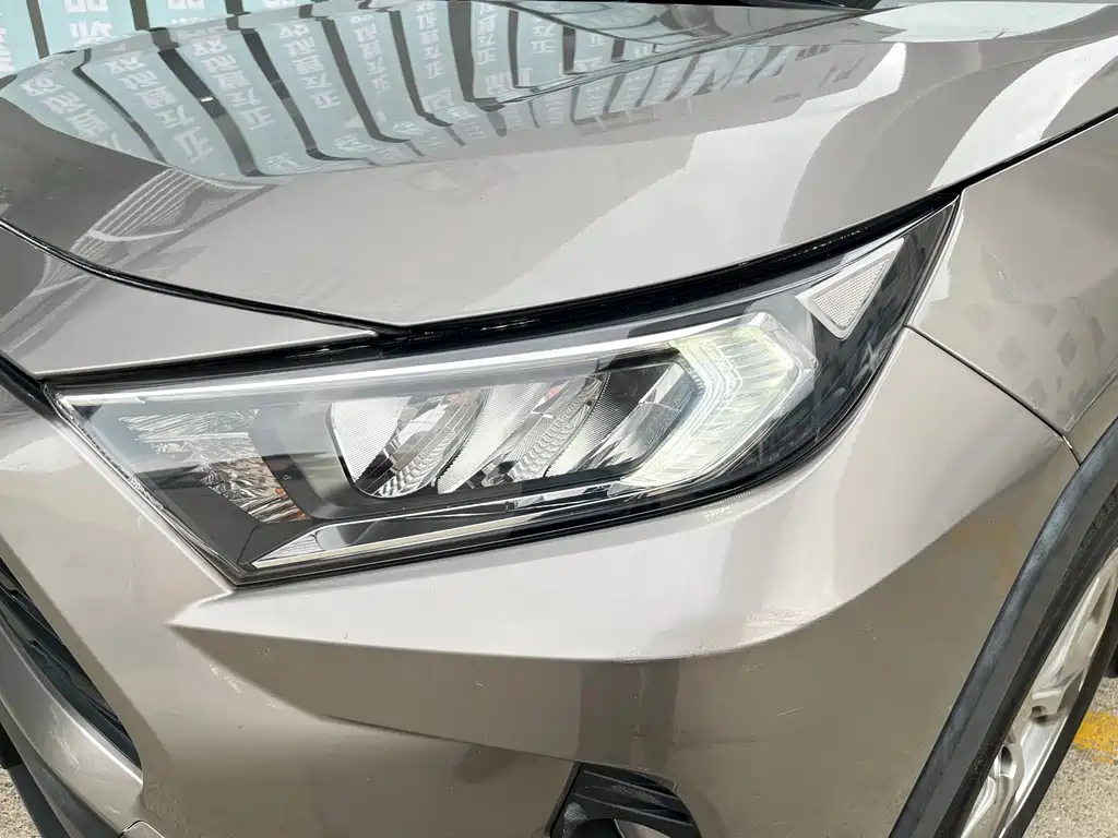 Toyota RAV4 — фото 20