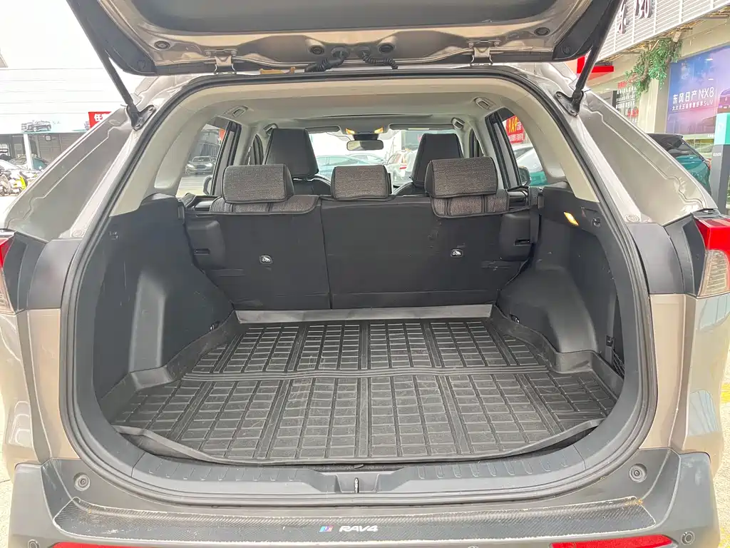 Toyota RAV4 — фото 22