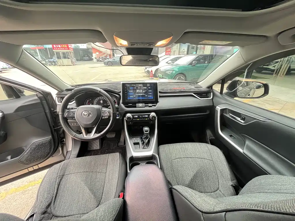 Toyota RAV4 — фото 10