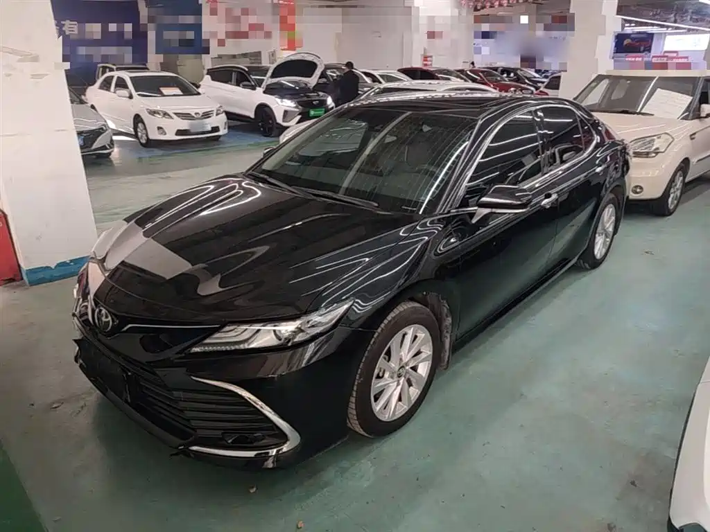 Toyota Camry — фото 2