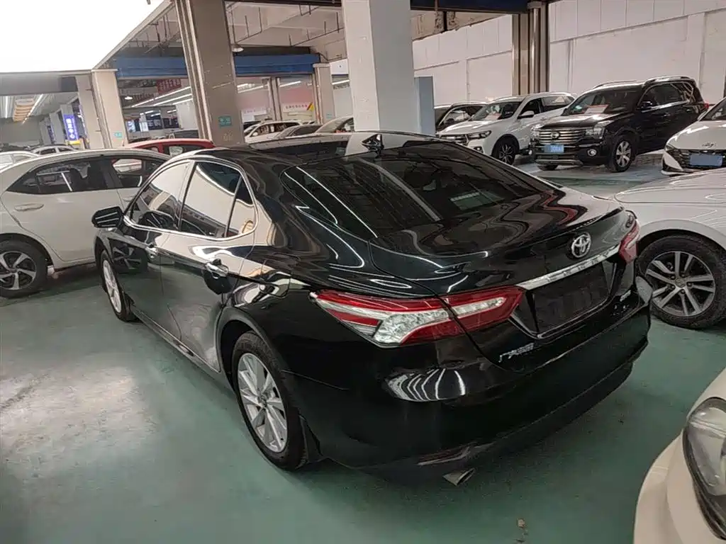 Toyota Camry — фото 5