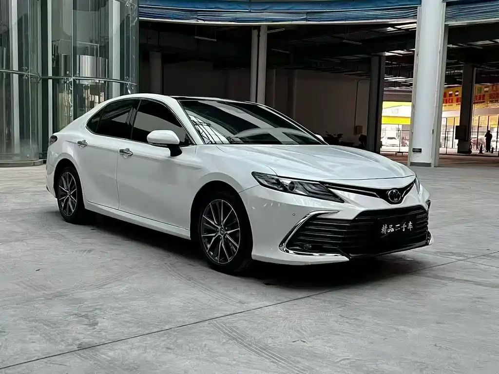 Toyota Camry — фото 3