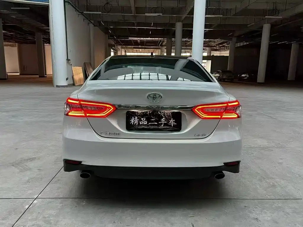 Toyota Camry — фото 8
