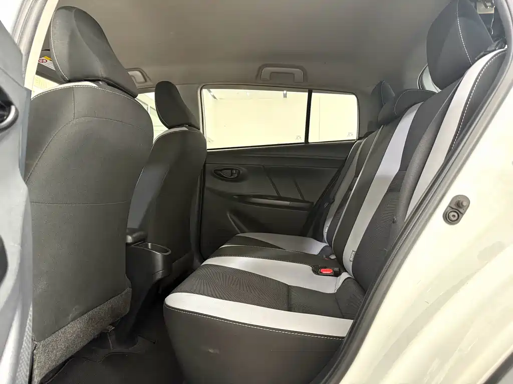 Toyota Yaris L — фото 6