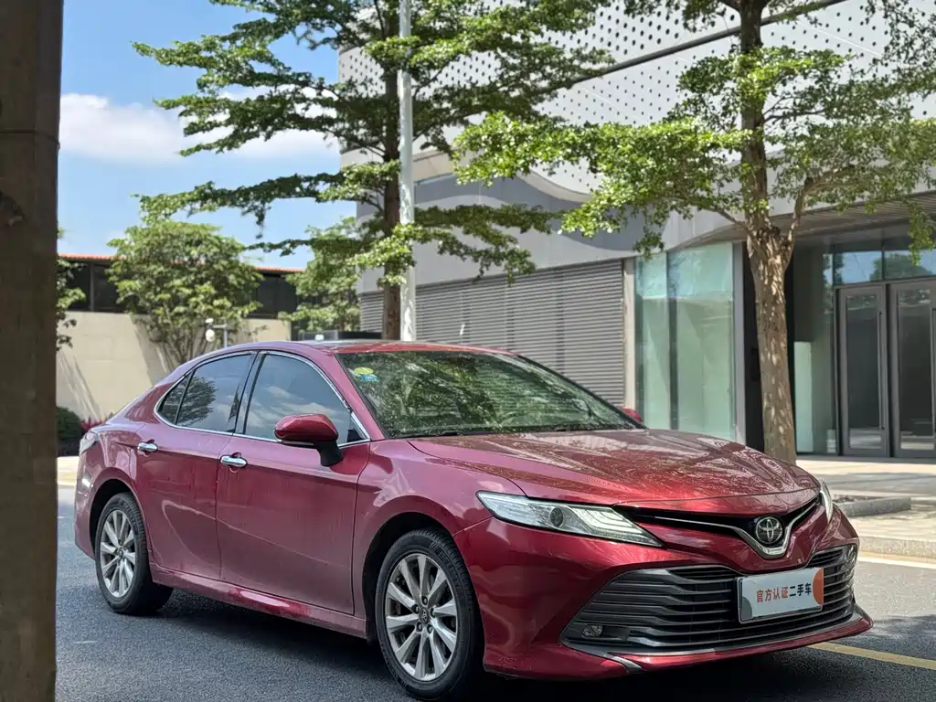 Toyota Camry — фото 4