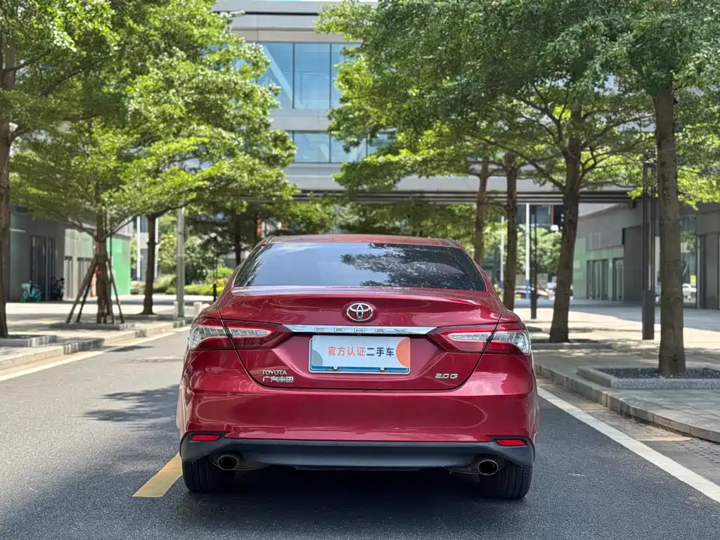 Toyota Camry — фото 5