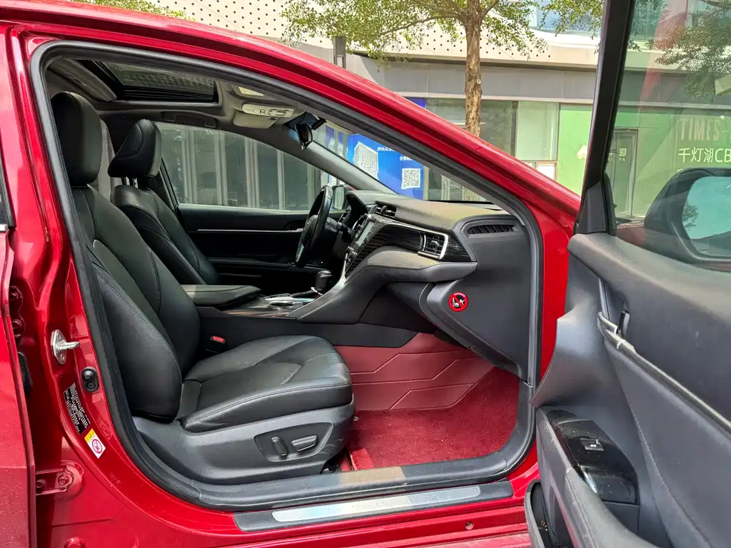 Toyota Camry — фото 9