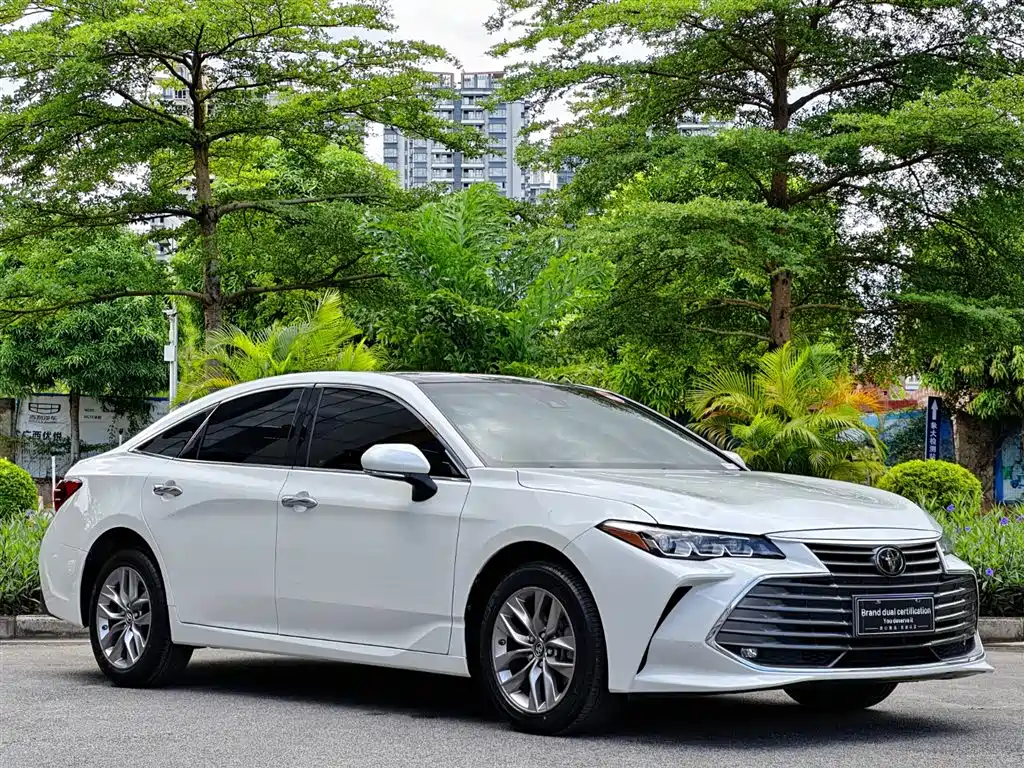 Toyota Avalon — фото 4