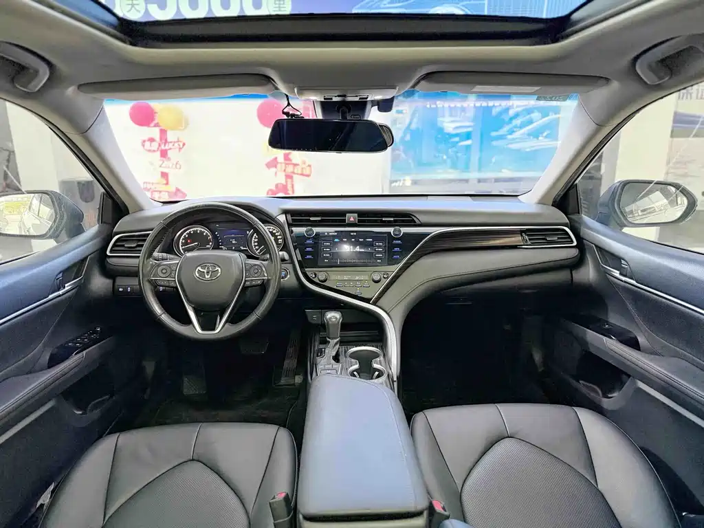 Toyota Camry — фото 5