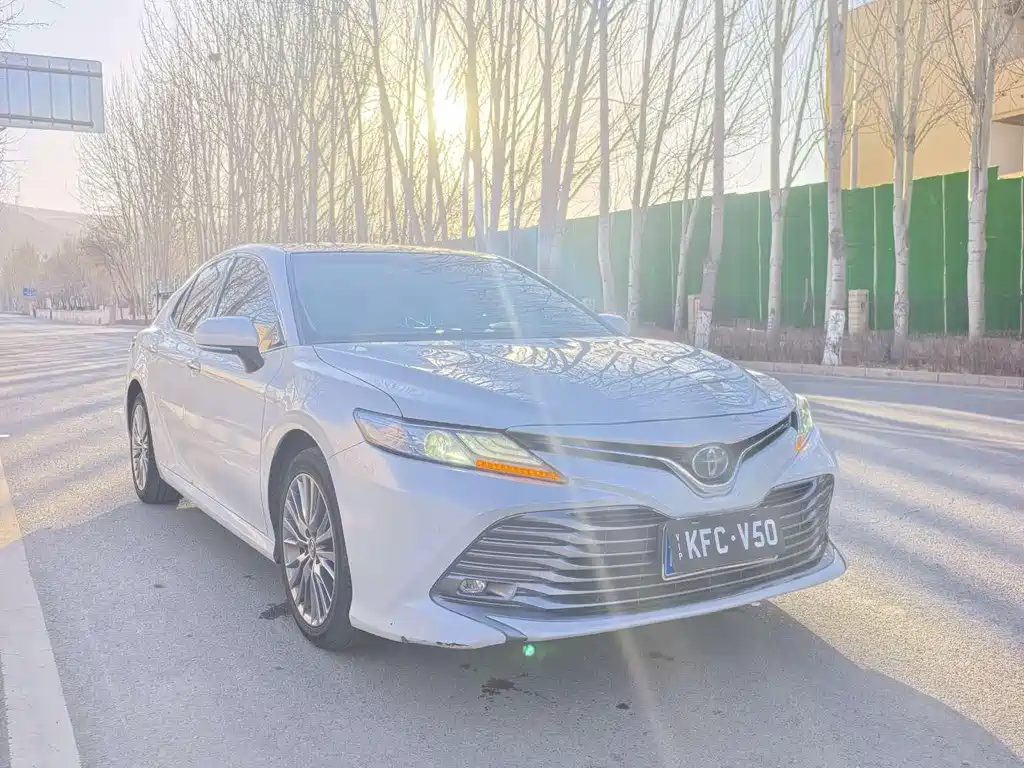Toyota Camry — фото 3